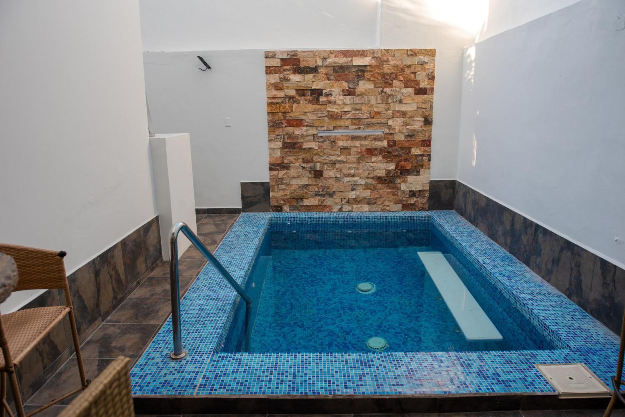 2Br-3Ba Condo Block From Beach W Rooftop Jacuzzi 마사틀란 외부 사진